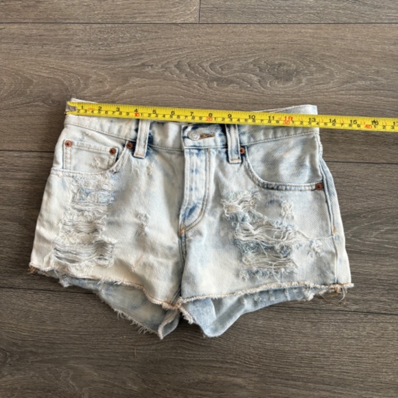 Aritzia TNA Faded Dyed Denim Shorts - Picture 9 of 10